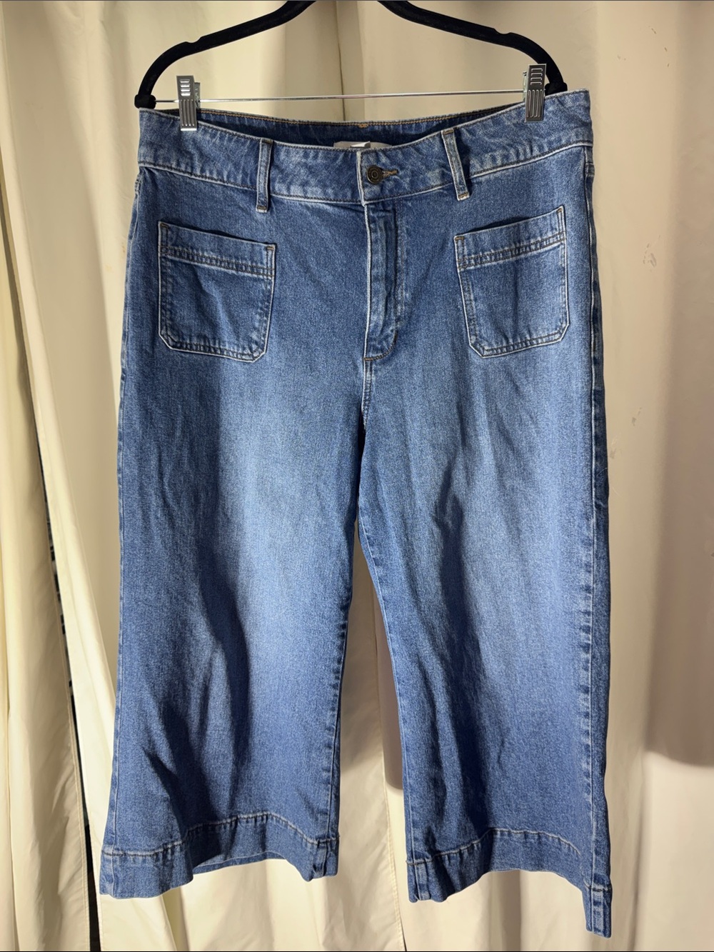 Liz Claiborne Cropped Wide-Leg Jeans in Medium Blue